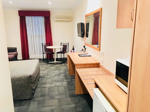 Bushmans Motor Inn - Foster Accommodation 2