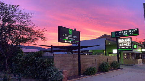 Golden West Motor Inn - Foster Accommodation 2