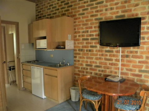 Mahogany Park - Foster Accommodation 2