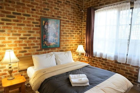 Mahogany Park - Foster Accommodation 3