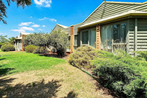 Comfort Inn Coach And Bushmans - Foster Accommodation 1