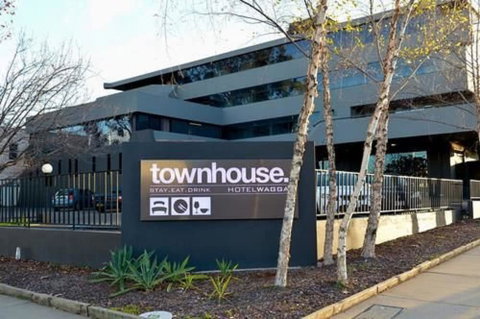Townhouse Hotel - Foster Accommodation 1