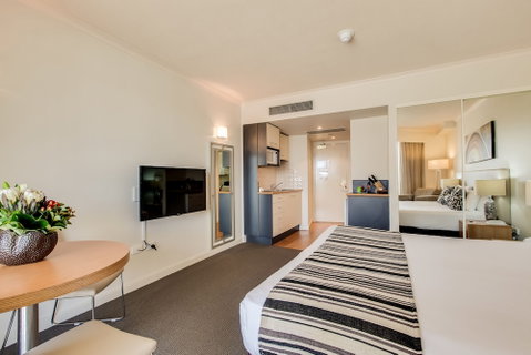 Central Cosmo Apartments - Foster Accommodation 4