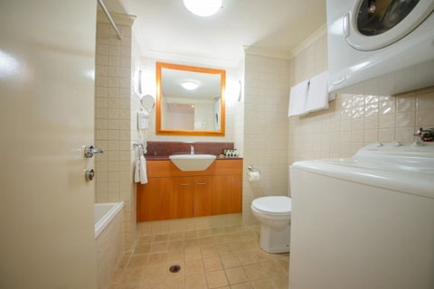 Central Cosmo Apartments - Foster Accommodation 5