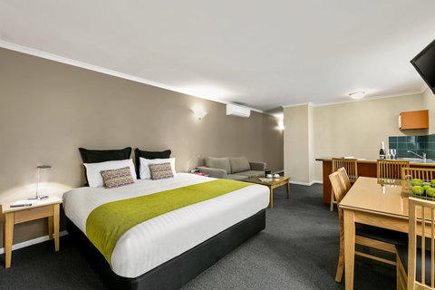 Quest Waterfront Serviced Apartments - Foster Accommodation 5