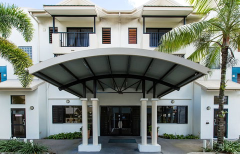 Cairns Queens Court - Foster Accommodation 1