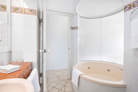 BreakFree Royal Harbour - Foster Accommodation 6