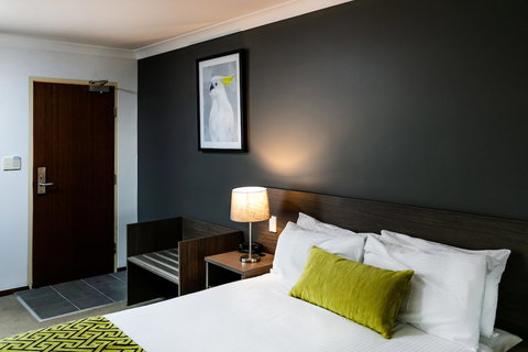 Best Western Plus Ambassador Orange - Foster Accommodation 6