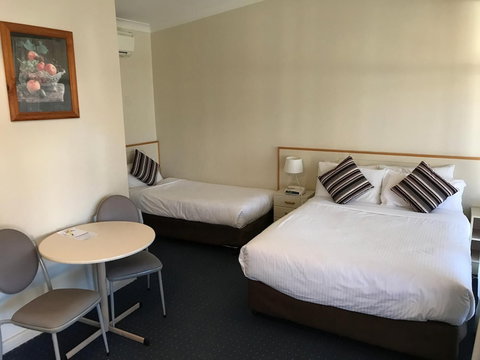 Orange Motor Lodge - Foster Accommodation 2