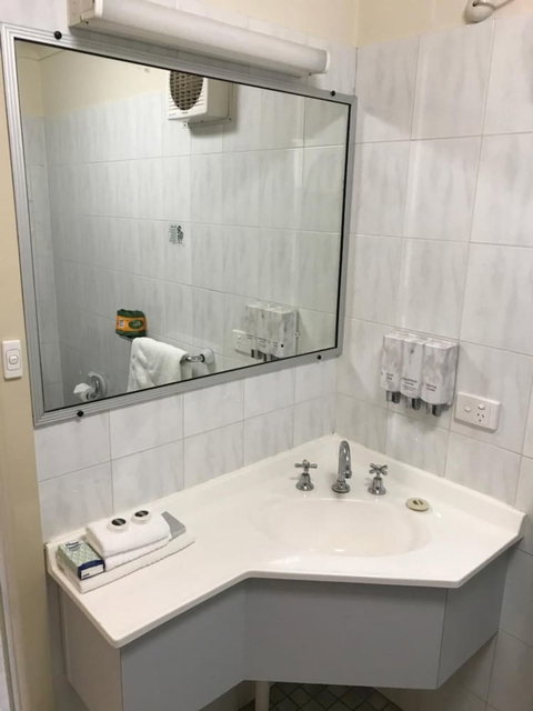 Orange Motor Lodge - Foster Accommodation 5