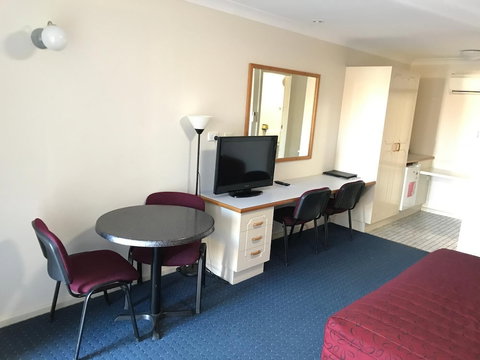 Orange Motor Lodge - Foster Accommodation 3