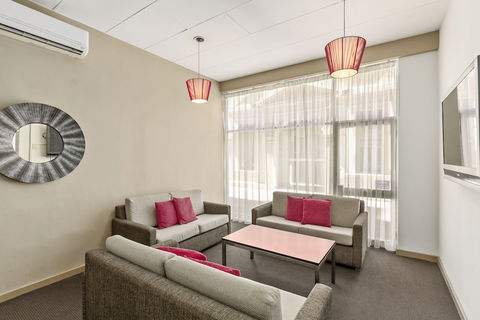 Adelaide Paringa - Foster Accommodation 1