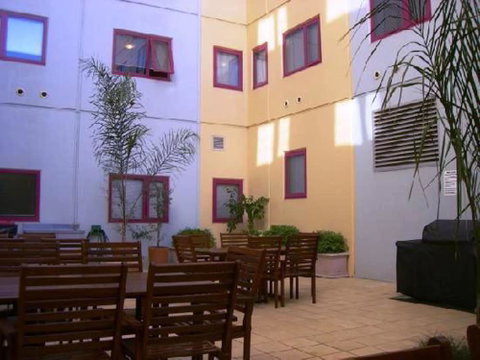 Plum Carlton Serviced Apartments - Foster Accommodation 0