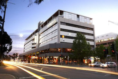 Novotel Canberra - Foster Accommodation 0