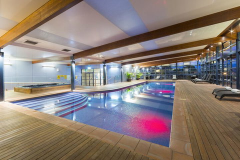 Novotel Canberra - Foster Accommodation 7