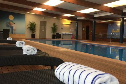 Novotel Canberra - Foster Accommodation 3