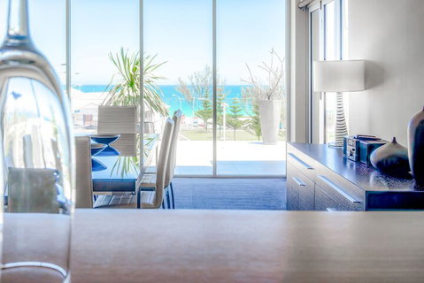 Mullaloo Beach Hotel & Apartments - Foster Accommodation 4