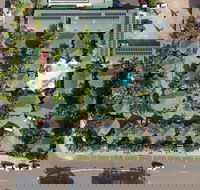 Palms City Resort - Foster Accommodation