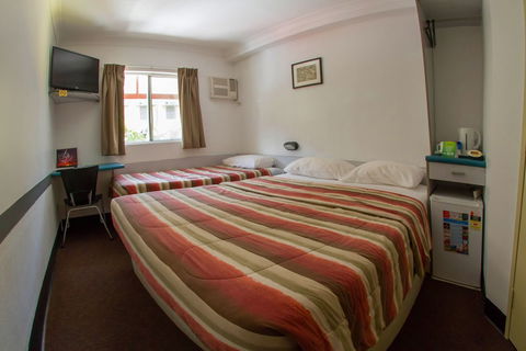 Value Inn - Foster Accommodation 6