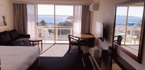 Marina Resort - Foster Accommodation 5