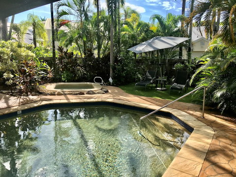The Villas Palm Cove - Foster Accommodation 5
