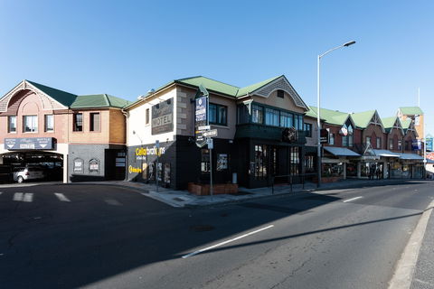 Mayfair Plaza Motel - Foster Accommodation 1
