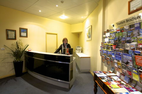 Mayfair Plaza Motel - Foster Accommodation 2