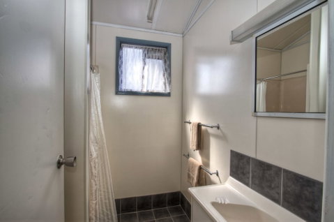 Twin Dolphins Holiday Park - Foster Accommodation 6