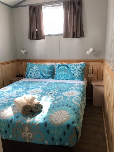 Twin Dolphins Holiday Park - Foster Accommodation 3