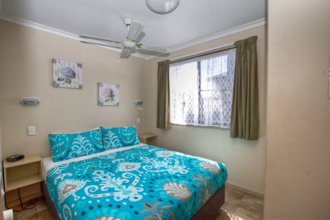 Twin Dolphins Holiday Park - Foster Accommodation 2
