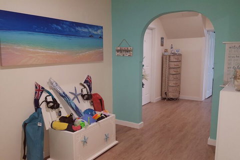 Palm Beach Guest House - Foster Accommodation 2