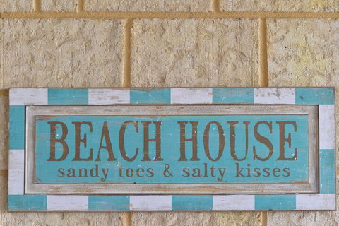 Palm Beach Guest House - Foster Accommodation 1