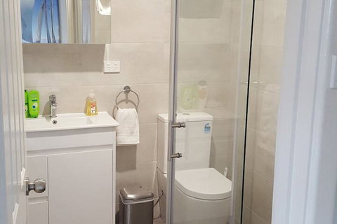 Palm Beach Guest House - Foster Accommodation 5