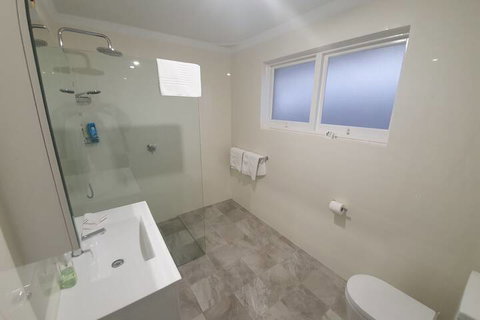 Palm Beach Guest House - Foster Accommodation 7