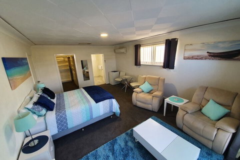Palm Beach Guest House - Foster Accommodation 6