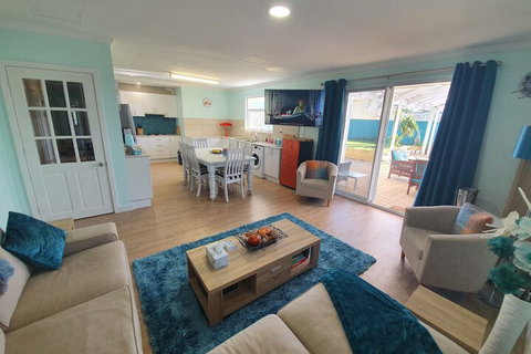 Palm Beach Guest House - Foster Accommodation 4