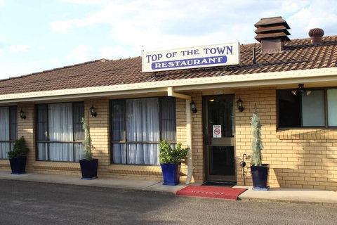Top Of The Town Motel - Foster Accommodation 3