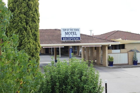 Top Of The Town Motel - Foster Accommodation 5