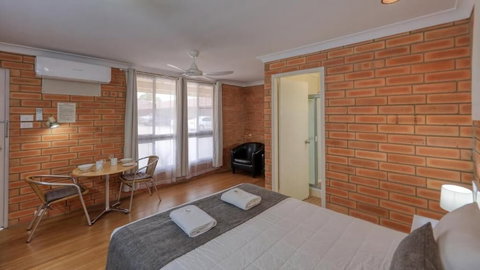 Gunsynd Motor Inn - Foster Accommodation 4