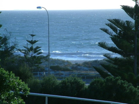 Scarborough & Absolutely Beachfront - Foster Accommodation 3
