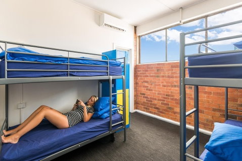 Summer House Brisbane - Hostel - Foster Accommodation 2