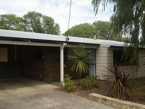 Abbey Beach Shack - Foster Accommodation 1