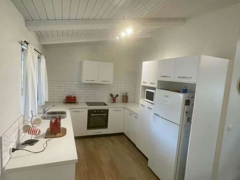 Abbey Beach Shack - Foster Accommodation 6