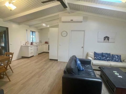 Abbey Beach Shack - Foster Accommodation 4