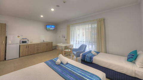 Bay Air Motel - Foster Accommodation 3