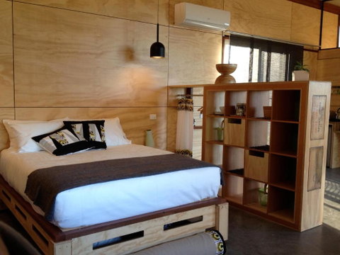 Bed + Bauhaus - Foster Accommodation 6