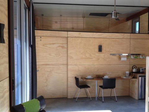 Bed + Bauhaus - Foster Accommodation 4