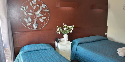 Warwick Motor Inn - Foster Accommodation 0