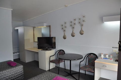 Warwick Motor Inn - Foster Accommodation 2