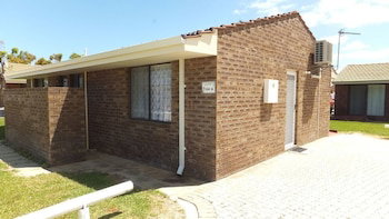 Ocean Beach Chalet 16 - Foster Accommodation 4